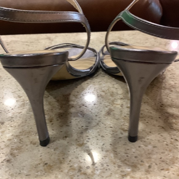 NWOT Stuart Weitzman | Starla 80 Ankle Strap in Gunmetal Leather Sandal Size 8 - Picture 5 of 8